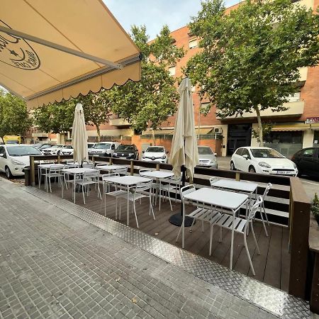 Hostal Restaurante Avenida De Madrid Terrassa Kültér fotó