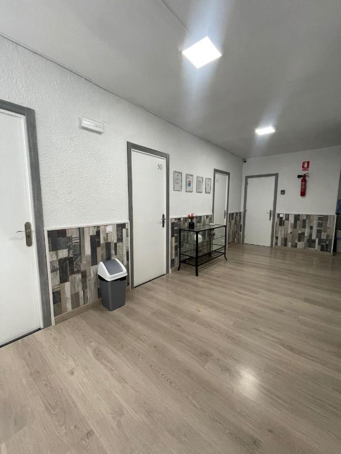 Hostal Restaurante Avenida De Madrid Terrassa Kültér fotó