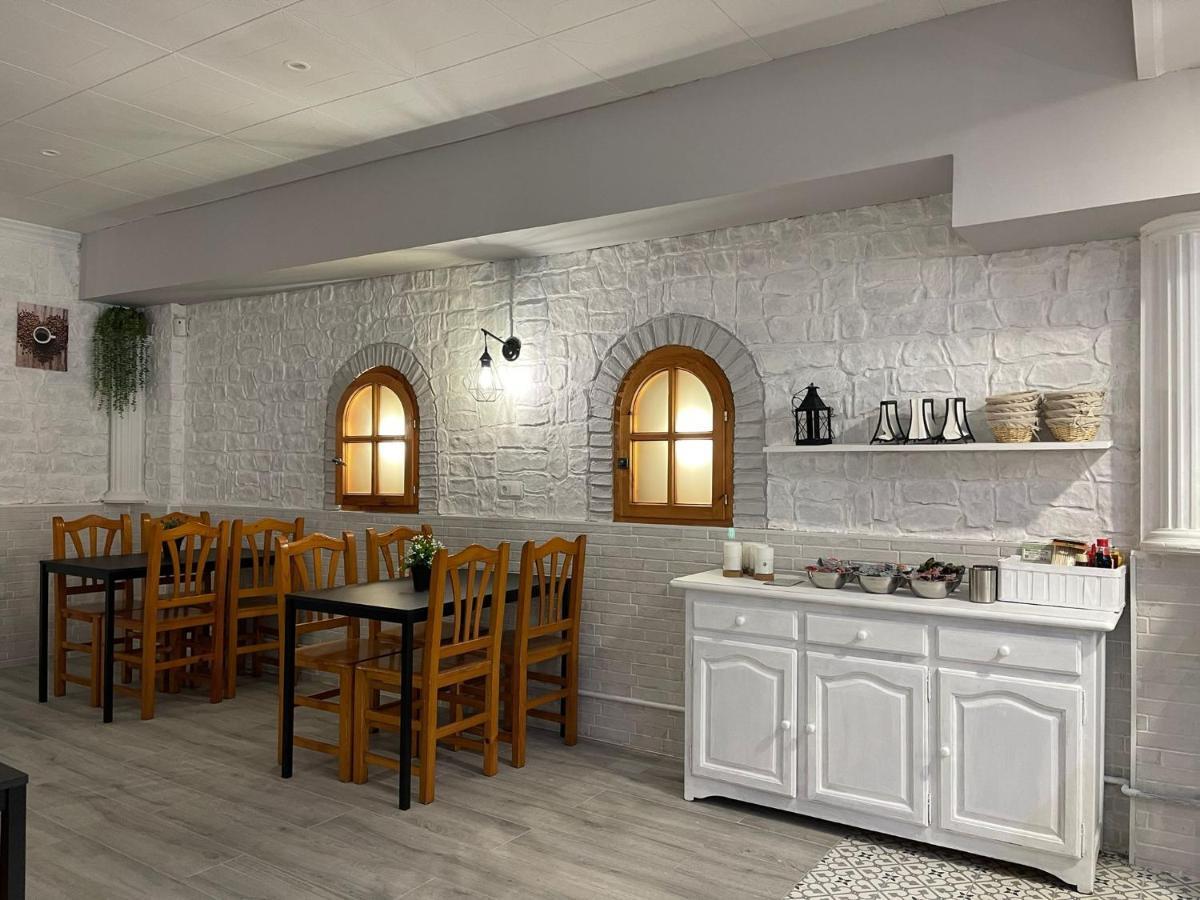 Hostal Restaurante Avenida De Madrid Terrassa Kültér fotó
