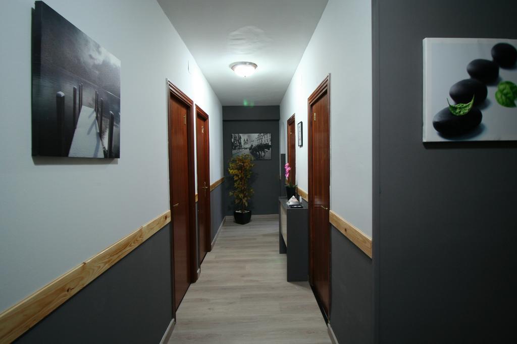 Hostal Restaurante Avenida De Madrid Terrassa Kültér fotó
