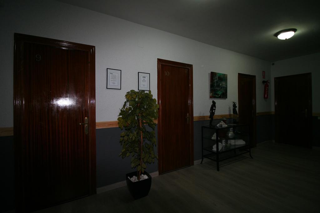 Hostal Restaurante Avenida De Madrid Terrassa Kültér fotó