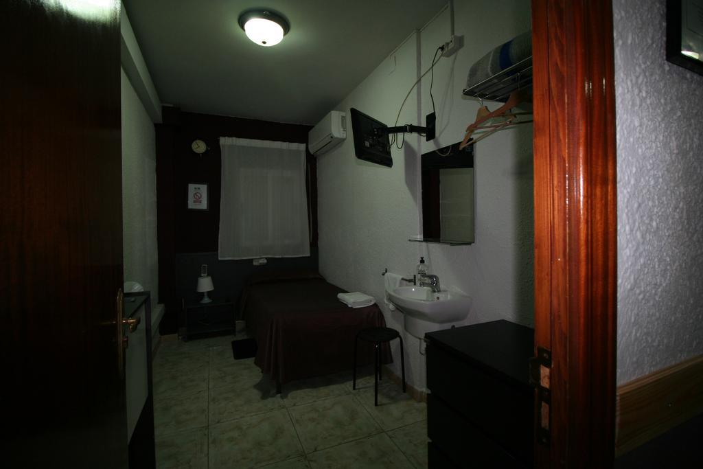 Hostal Restaurante Avenida De Madrid Terrassa Szoba fotó