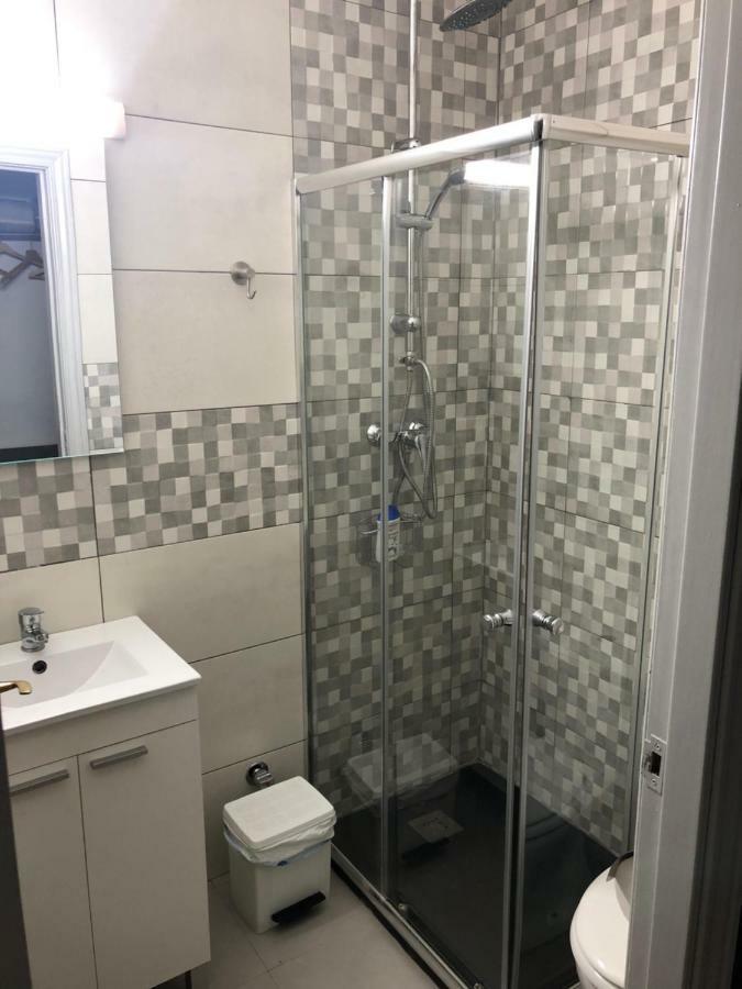 Hostal Restaurante Avenida De Madrid Terrassa Kültér fotó