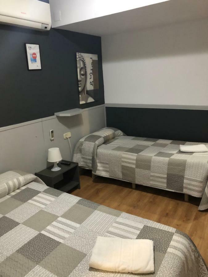 Hostal Restaurante Avenida De Madrid Terrassa Kültér fotó